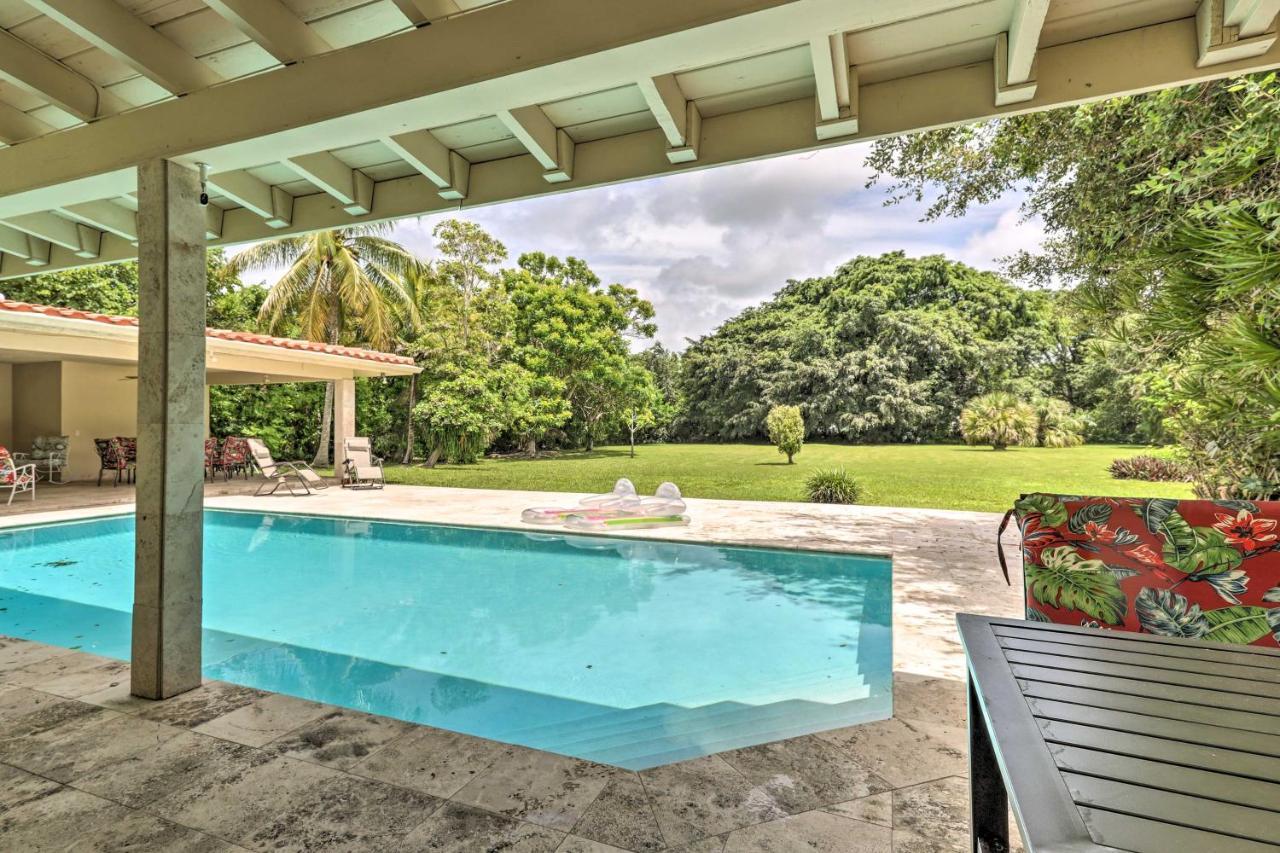With Pool In Upscale Pinecrest Village Casa de férias *