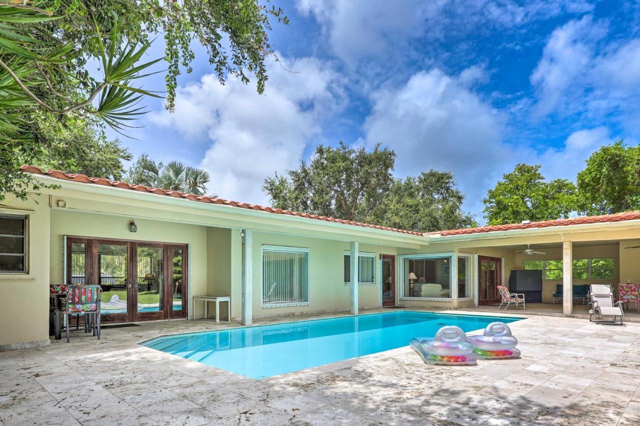 With Pool In Upscale Pinecrest Village Casa de férias